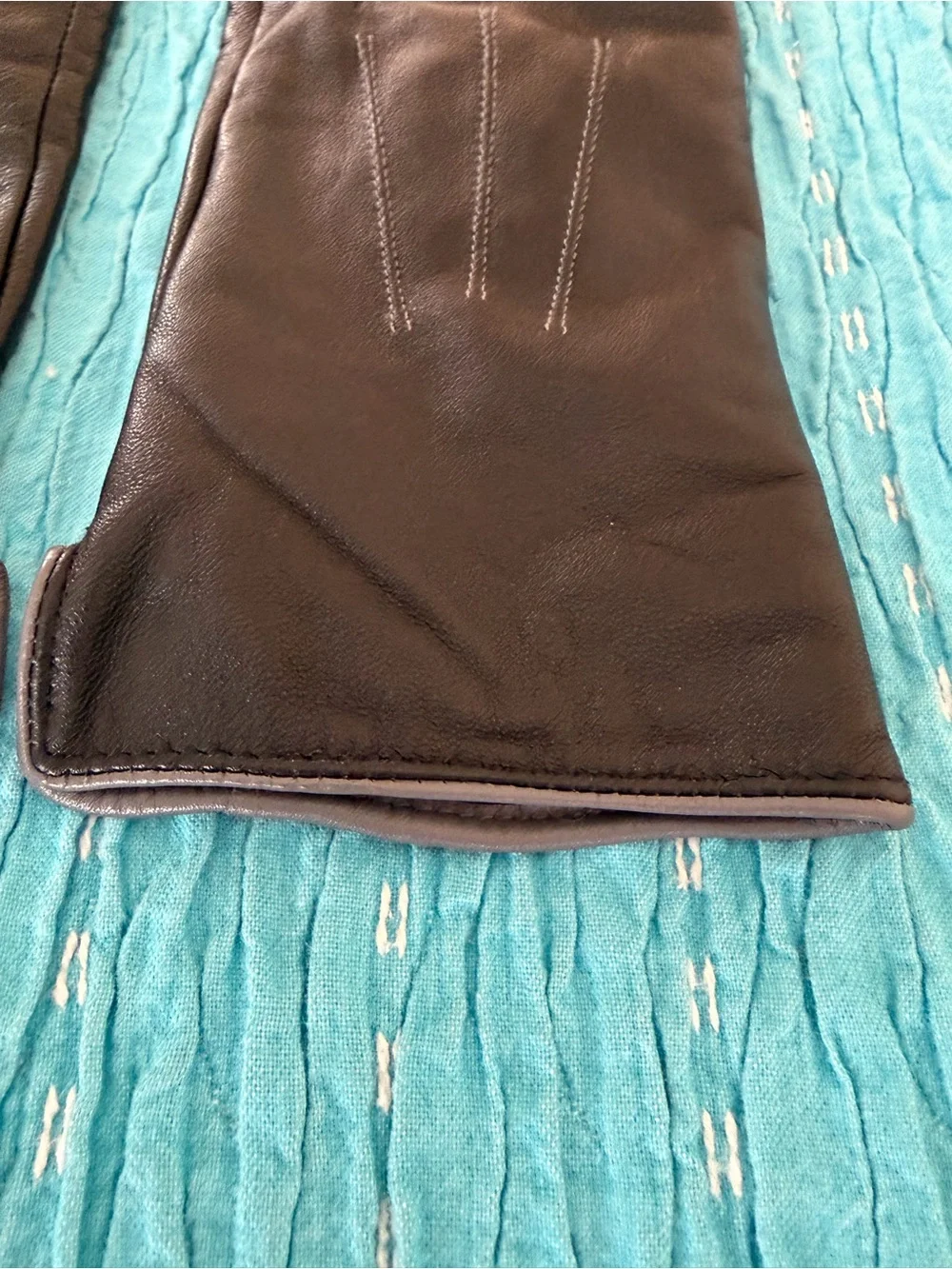 Cashmere lined Leather Gloves - Black w Grey piping size 8